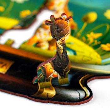Detalhe da peça de madeira do Puzzle Orbe Girafa