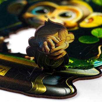 Detalhe da peça de madeira do Puzzle Orbe Macaco