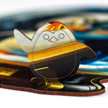 Detalhe da peça de madeira do Puzzle Orbe Pinguim