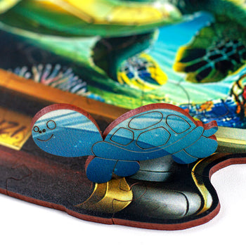 Detalhe da peça de madeira do Puzzle Orbe Tartaruga