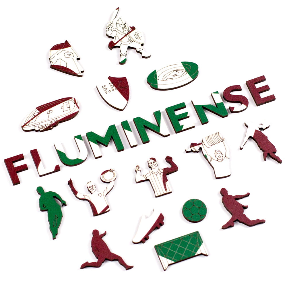 Peça temática em madeira inspirada no universo do Fluminense