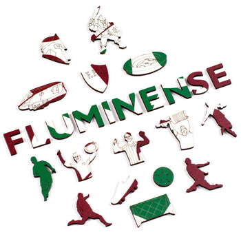 Peça temática em madeira inspirada no universo do Fluminense