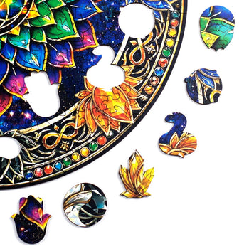 Puzzle da Mandala Mística, com um zoom parcial em parte do quebra-cabeça com algumas das peças especiais destacadas