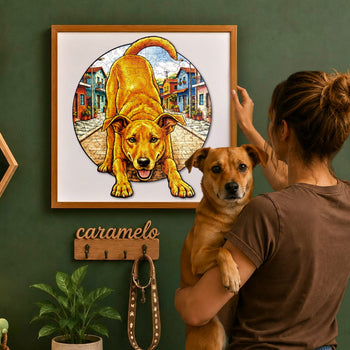 Quebra-cabeça Caramelo Puzi transformado em quadro decorativo ao lado de um cachorro caramelo
