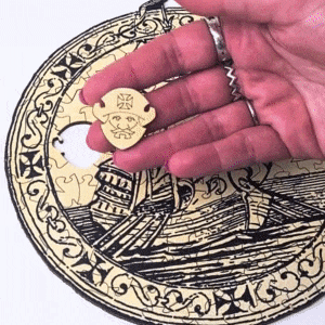 Quebra-Cabeça Evolução dos Escudos do Vasco da Gama com Peças de Madeira Puzi